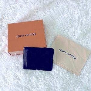 Louis Vuitton Men wallet